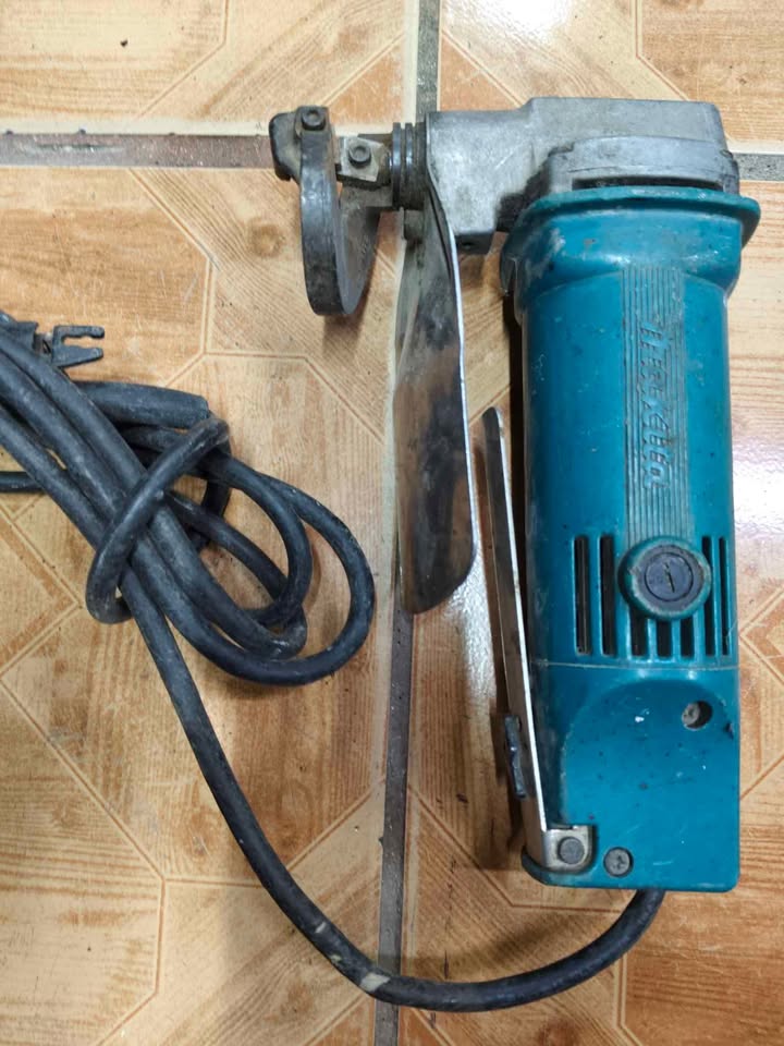 Cisalla para lámina Makita