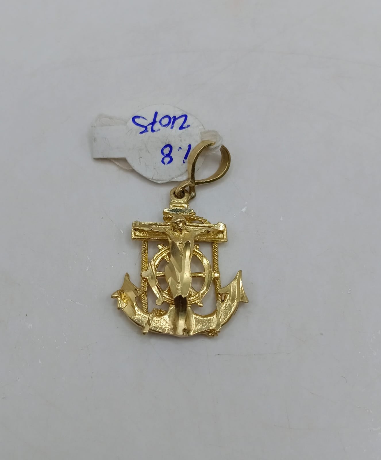 Dije de Ancla ORO 10k peso 1.8gr, usado