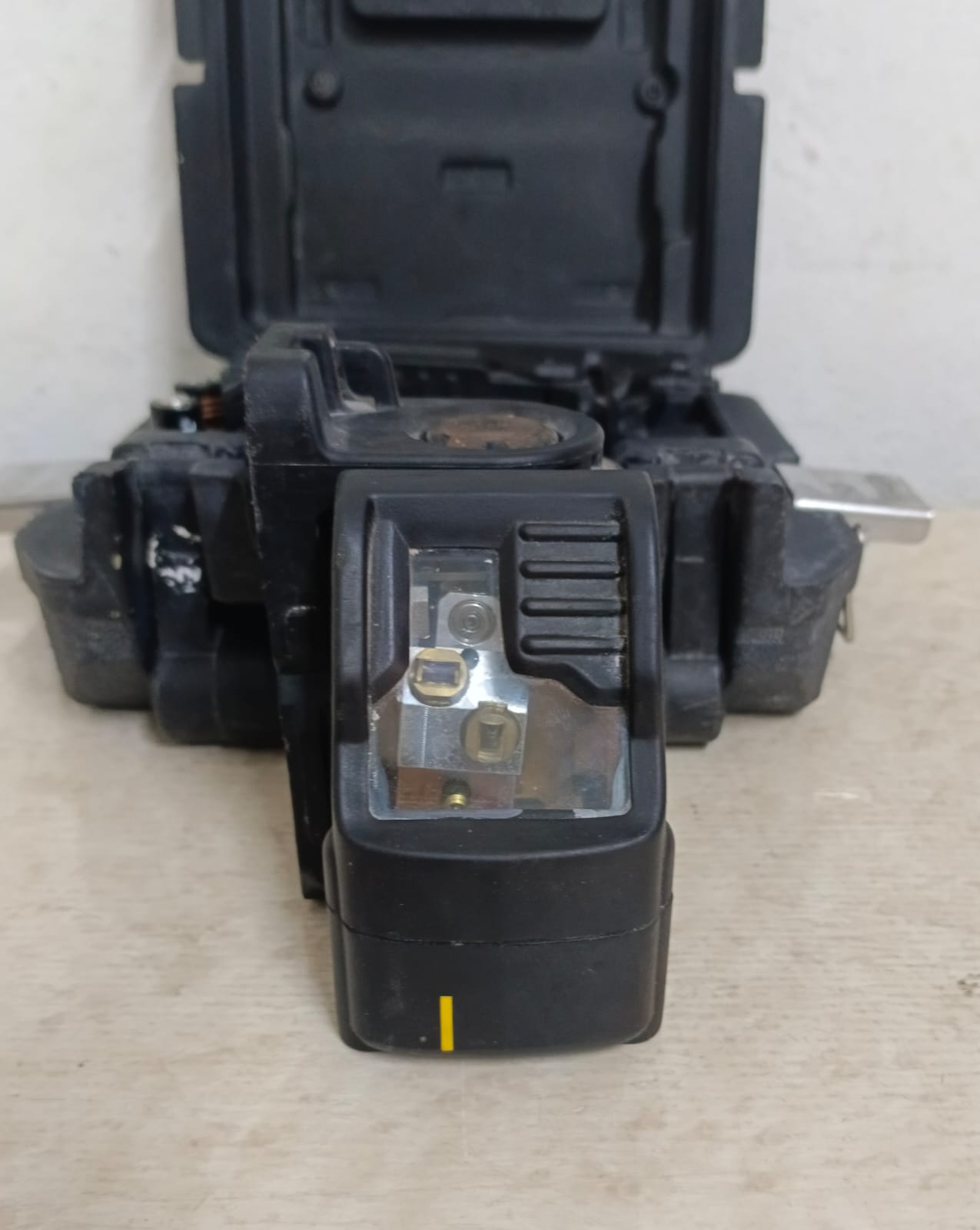 Nivel Laser rojo DEWALT DW088 en estuche, usado