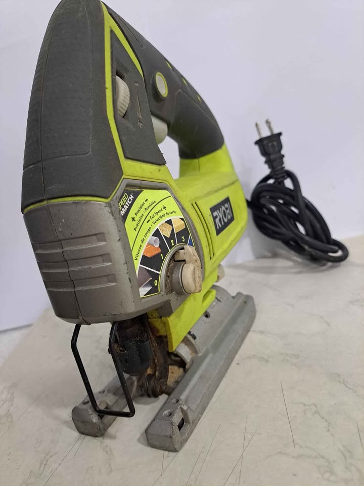 Sierra Caladora RYOBI JS481LGD 💚