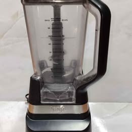 LICUADORA NINJA CON ACCESORIOS