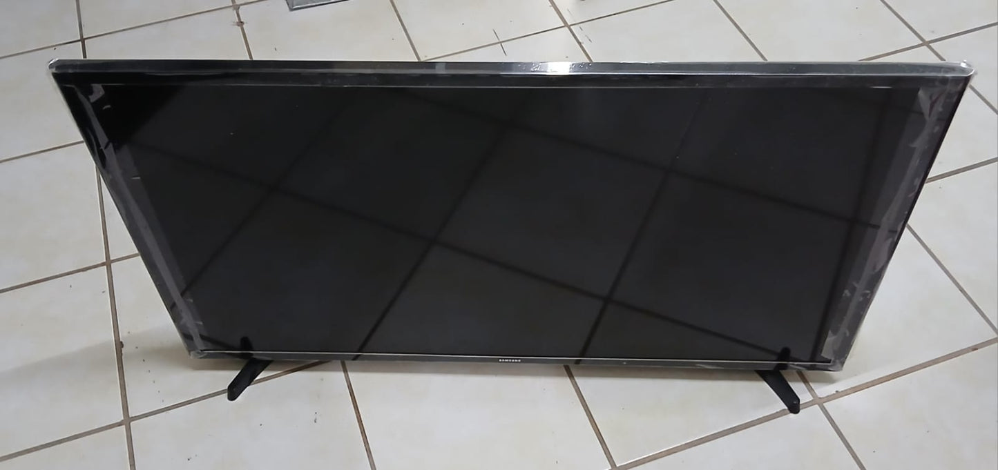 Smart tv Samsung 40 pulgadas con control, usado