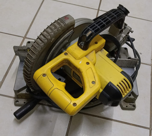 Sierra ingletadora DEWALT dw714-b3, usado