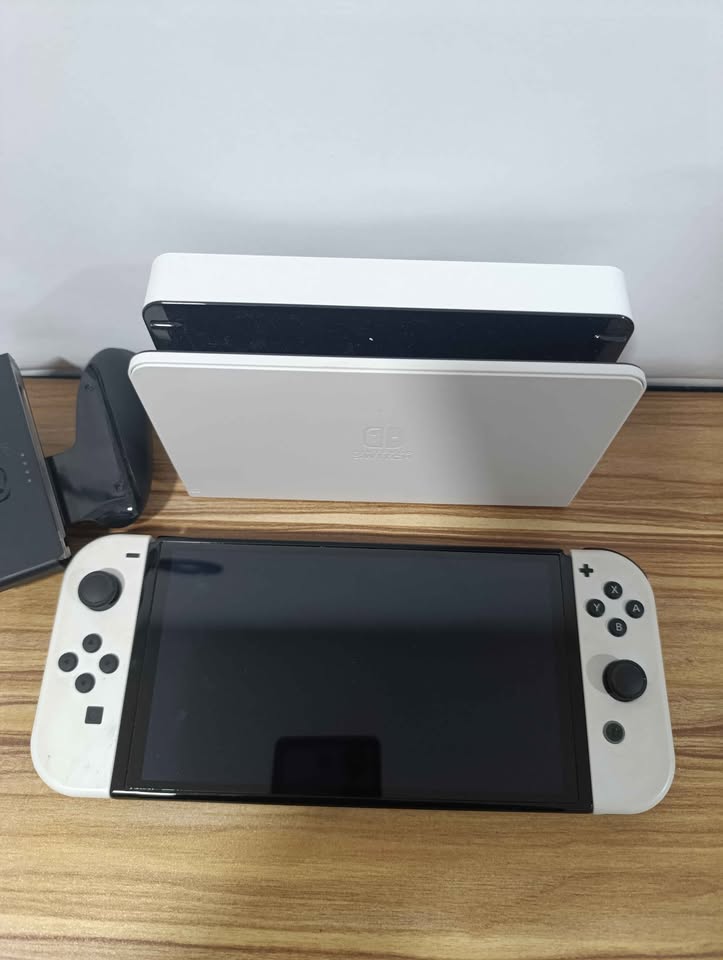 Nintendo Switch Oled Accesorios y Cargador