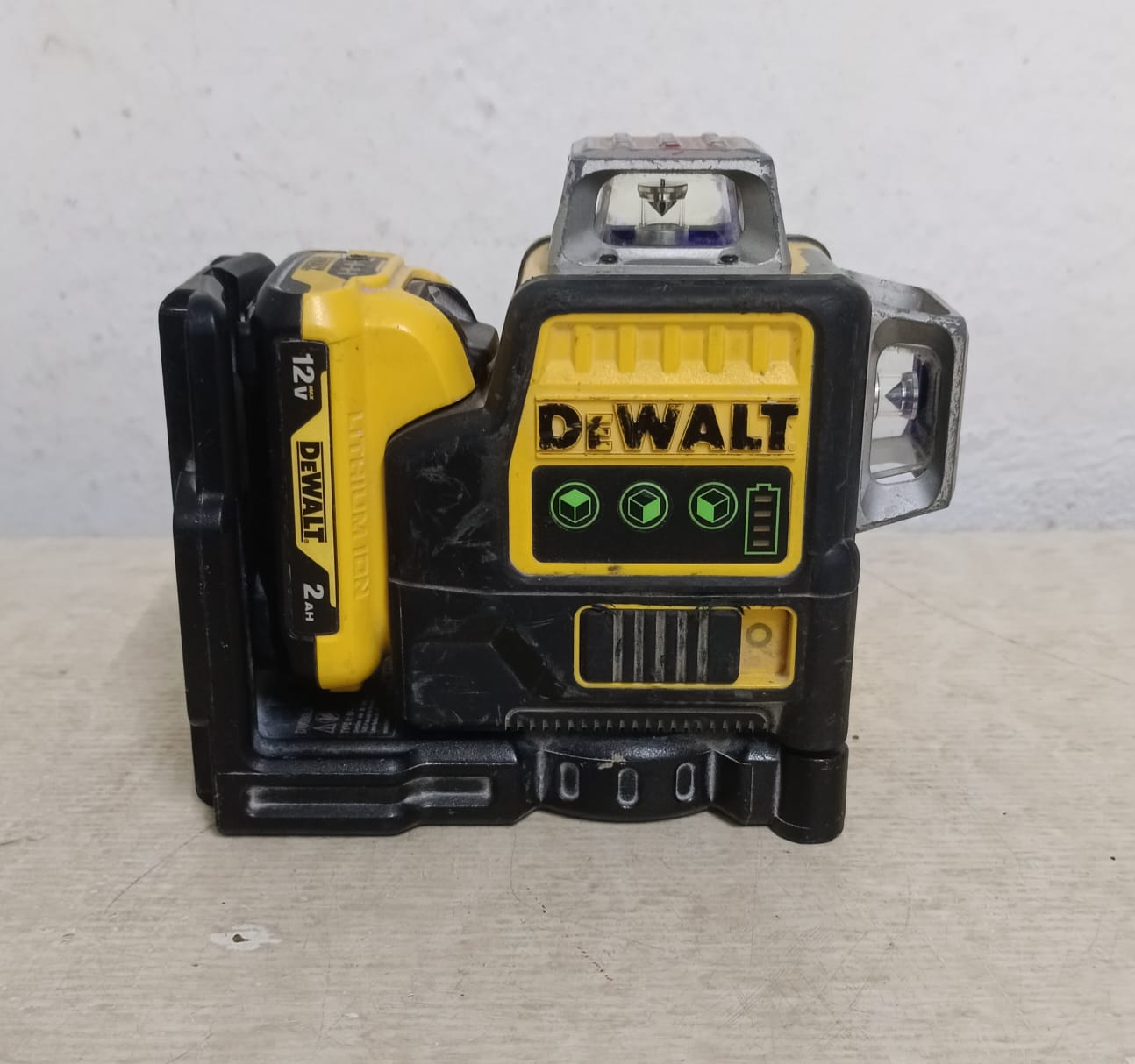 Nivel laser verde DEWALT dw089l, usado