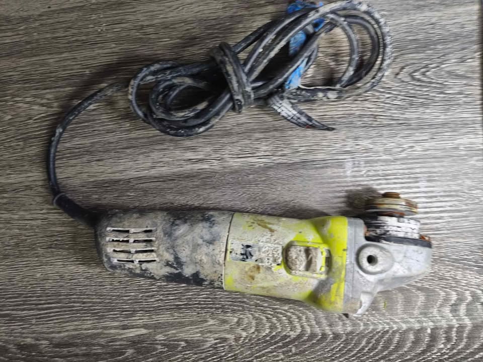 MINI ESMERIL RYOBI ( USADO EN BUENAS CONDICIONES )