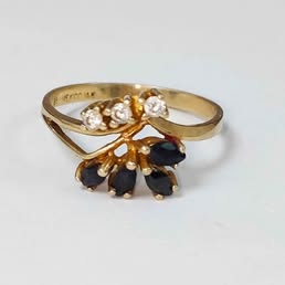 Anillo con sintéticos 14k p 2.1gr