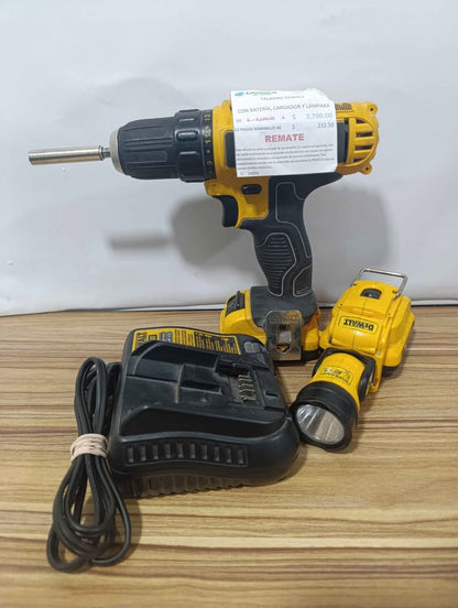 Taladro Dewalt con Batería, Cargador y Lampara USADO
