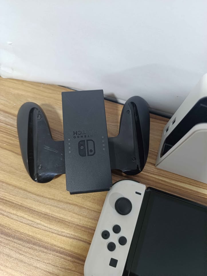 Nintendo Switch Oled Accesorios y Cargador