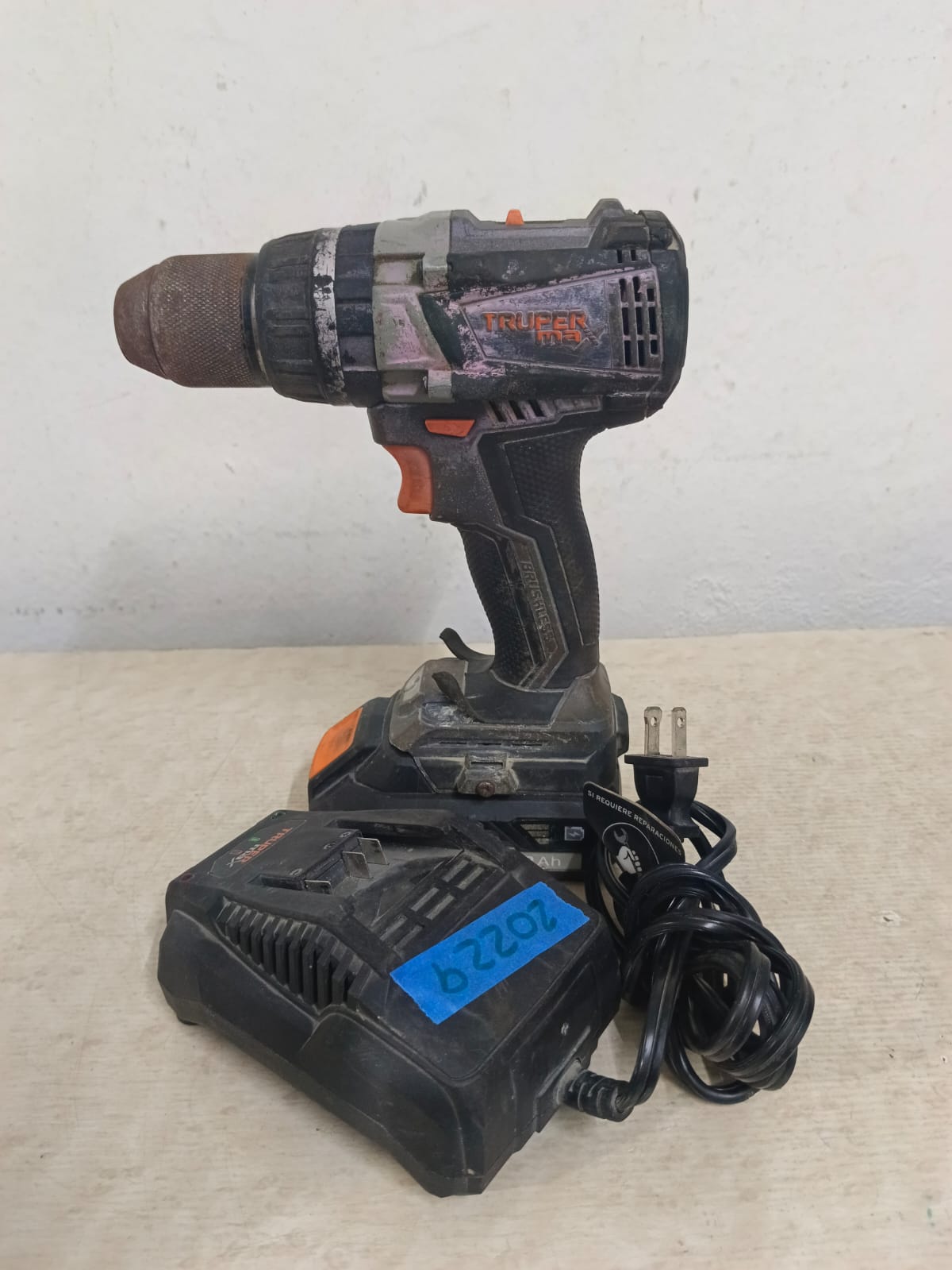 Taladro inalambrico TRUPER max-20 con cargador, usado