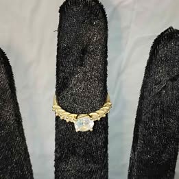 Anillo tipo compromiso 10k p 2gr