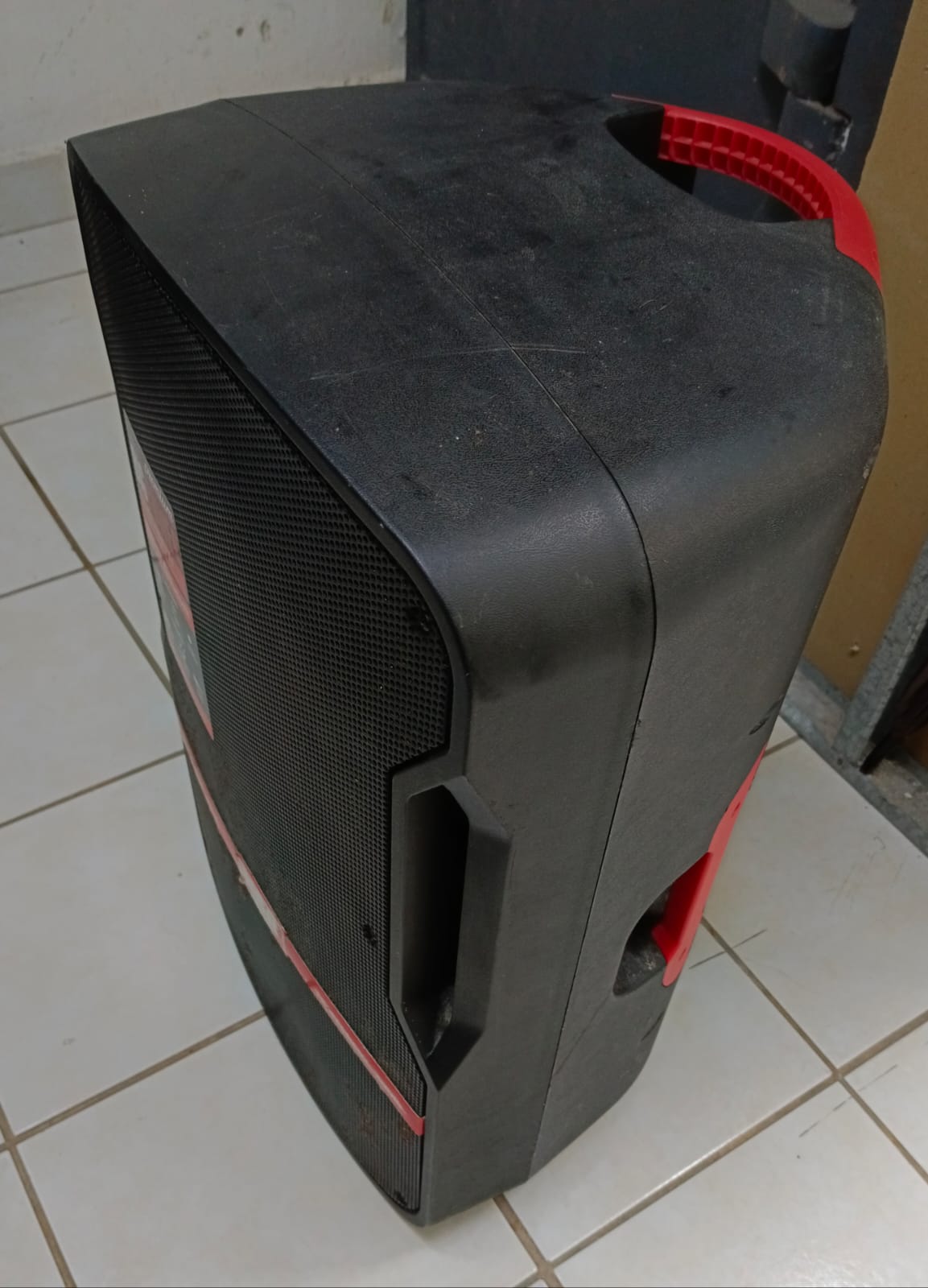 Bocina KAISER recargable 7575, usado