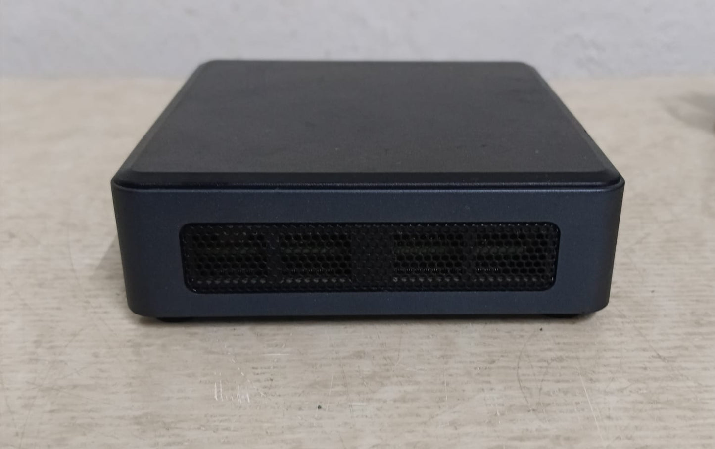 CPU windows 11 16ram 256gb ssd procesador corei3 8a generacion con cargador, usado