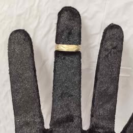 Anillo con relieves 10k p 1.2gr