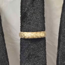 Anillo con grabado  10k p 1.6 gr