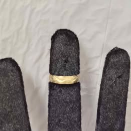 Anillo con relieves 10k p 1.2gr