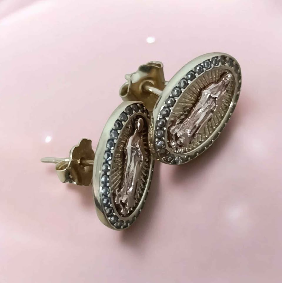 Oro par aretes religiosos 10k 2.9g