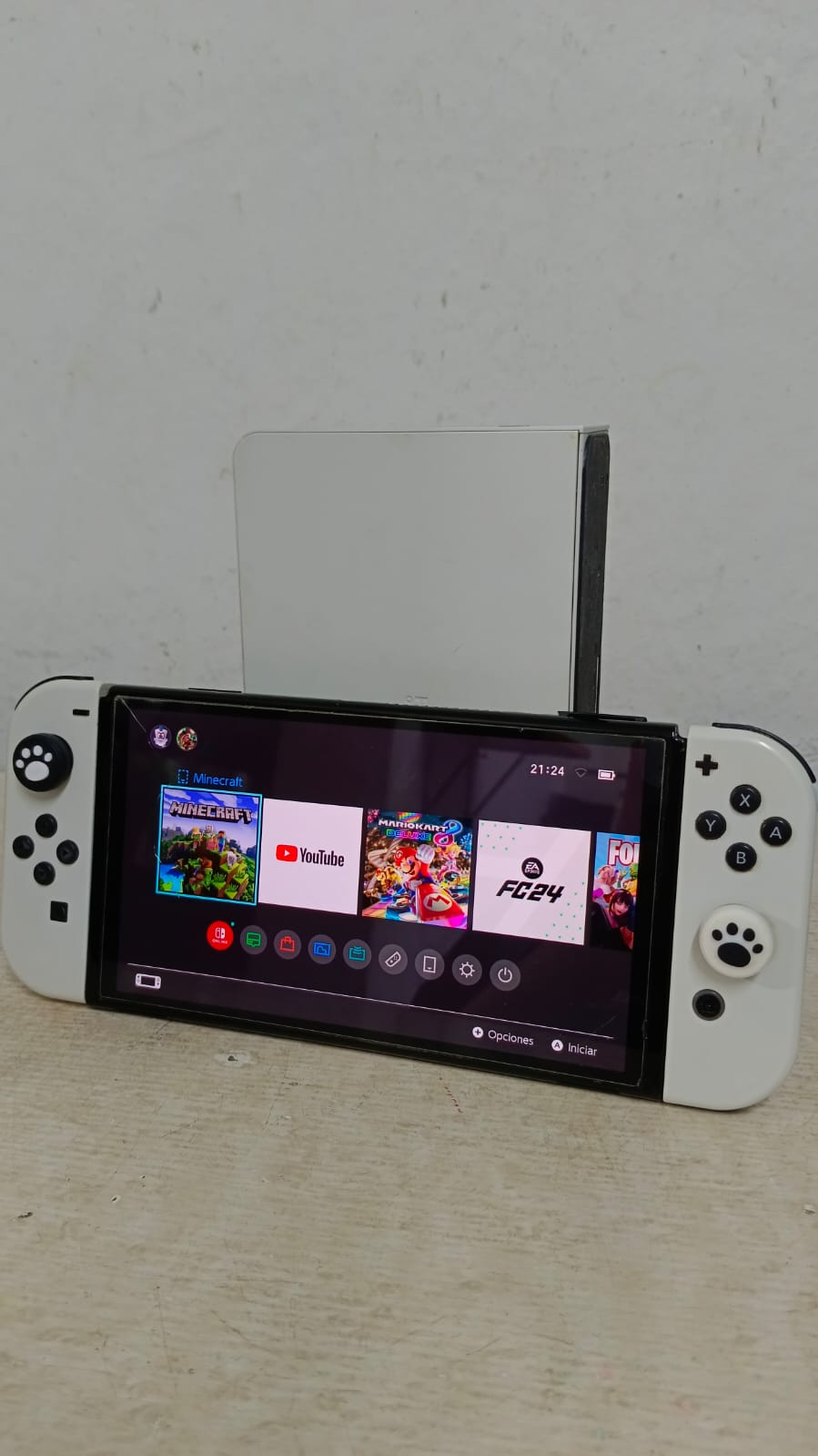 CONSOLA DE VIDEOJUEGOS ( INTENDO SWITCH ) CON ESTUCHE 3 JUEGOS FISICOS Y SU BLOCK
