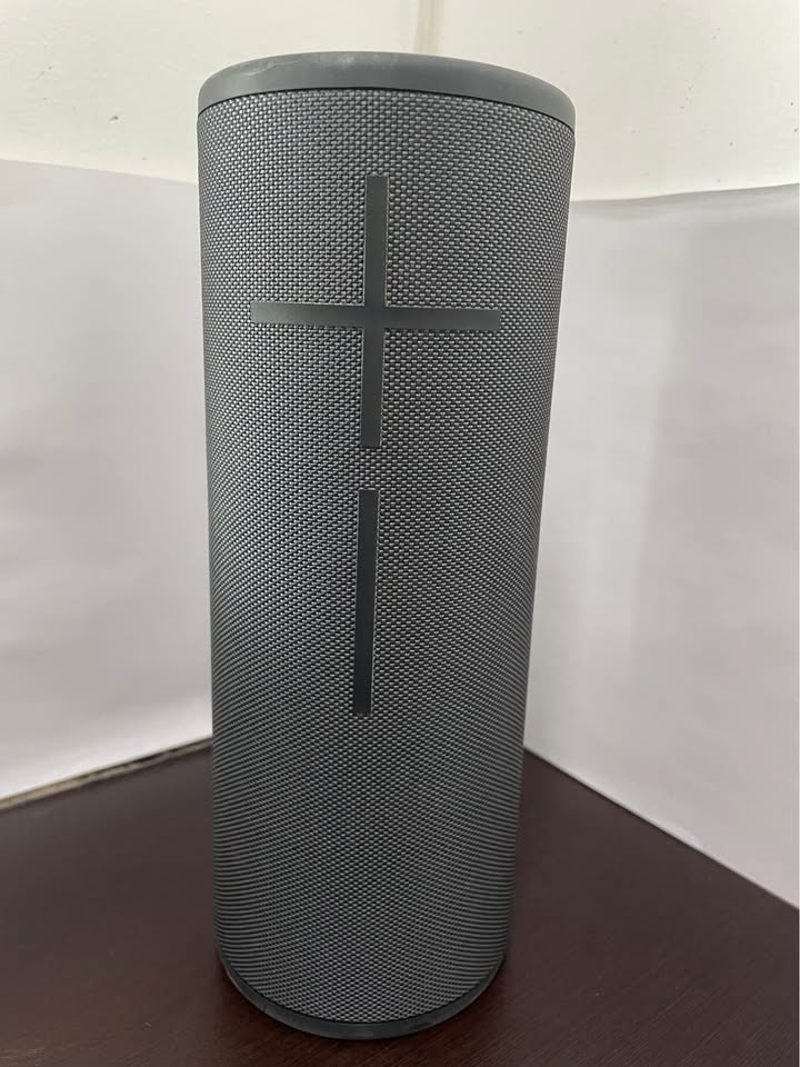 Bocina Ultímate Ears Megaboom 3-Usado