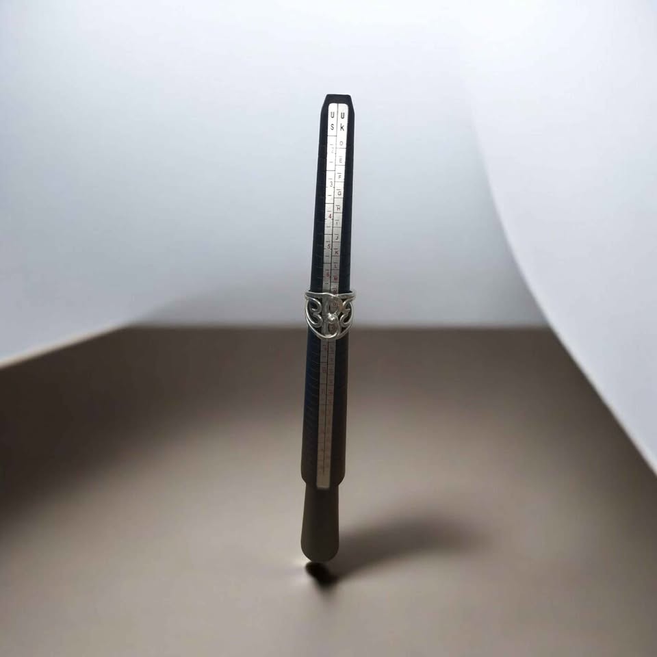 Plata anillo entrelazado .925 7.2g