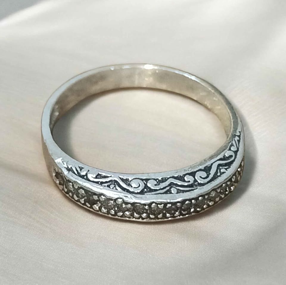 Plata anillo delgado piedras .925 3g