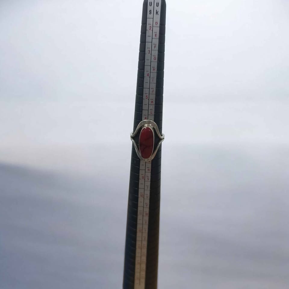 Plata anillo piedra roja ovalada.925 5.3g