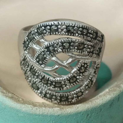 Anillo adorno piedras líneas entrelazadas .925 5.9g