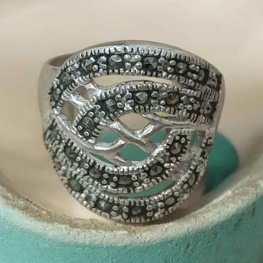 Anillo adorno piedras líneas entrelazadas .925 5.9g