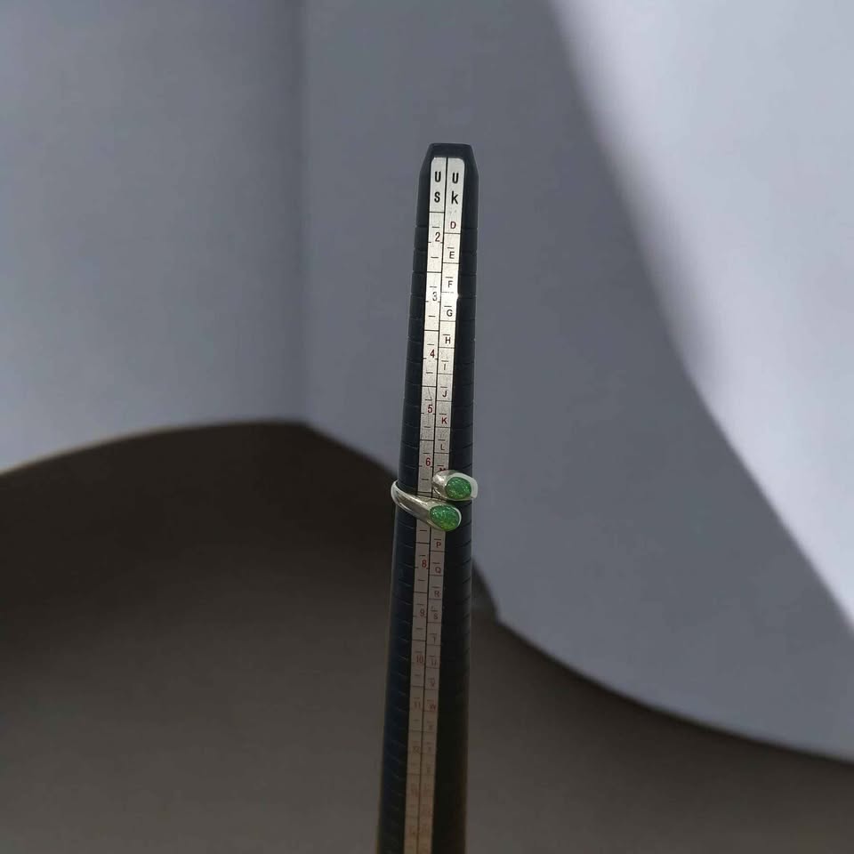 Plata anillo detalles verdes .925 3.8g