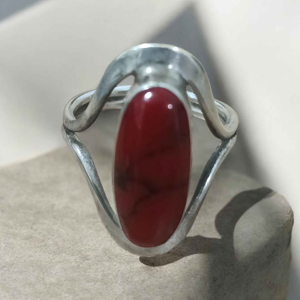 Plata anillo piedra roja ovalada.925 5.3g