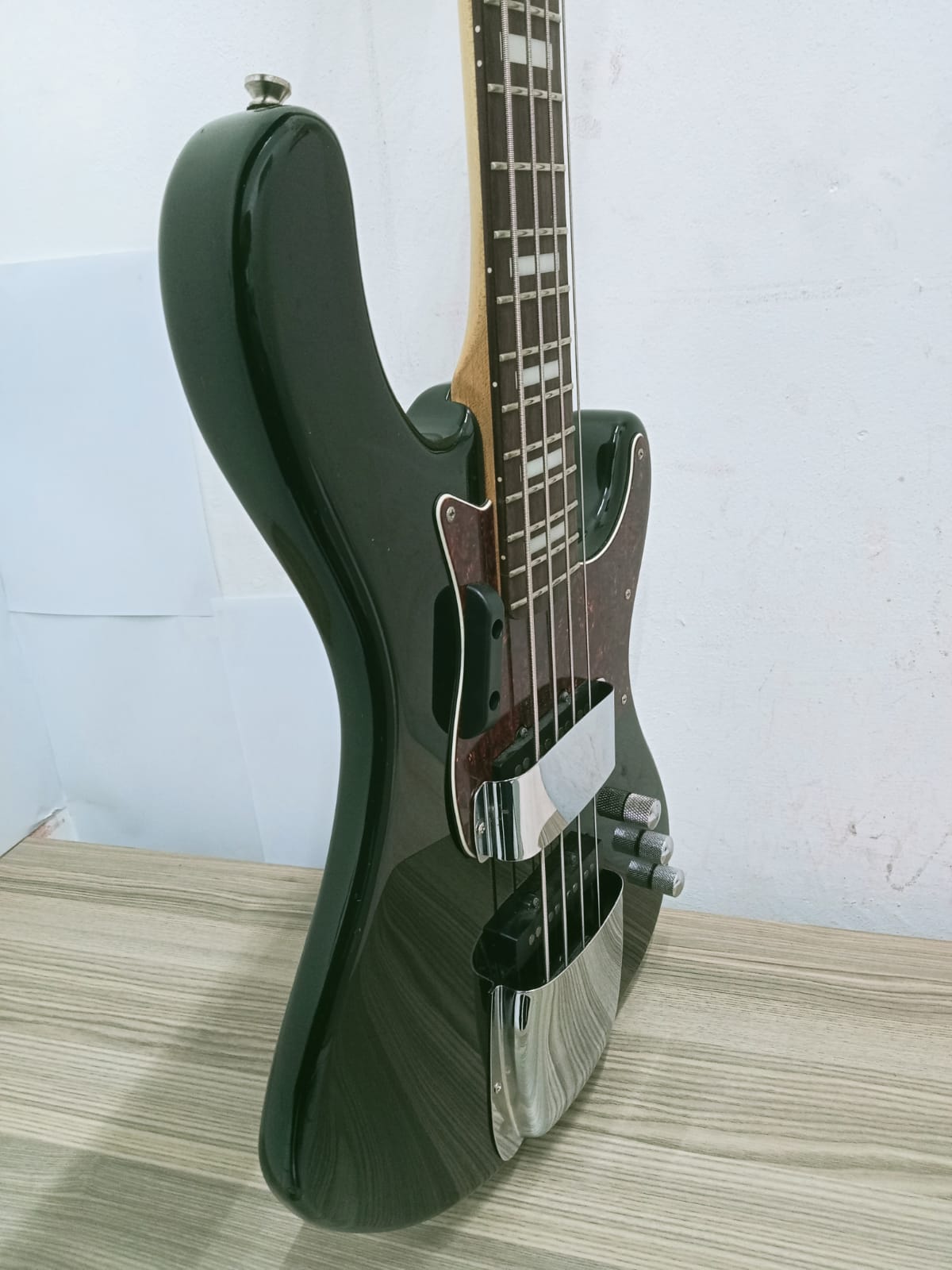BAJO ELECTRICO CORT