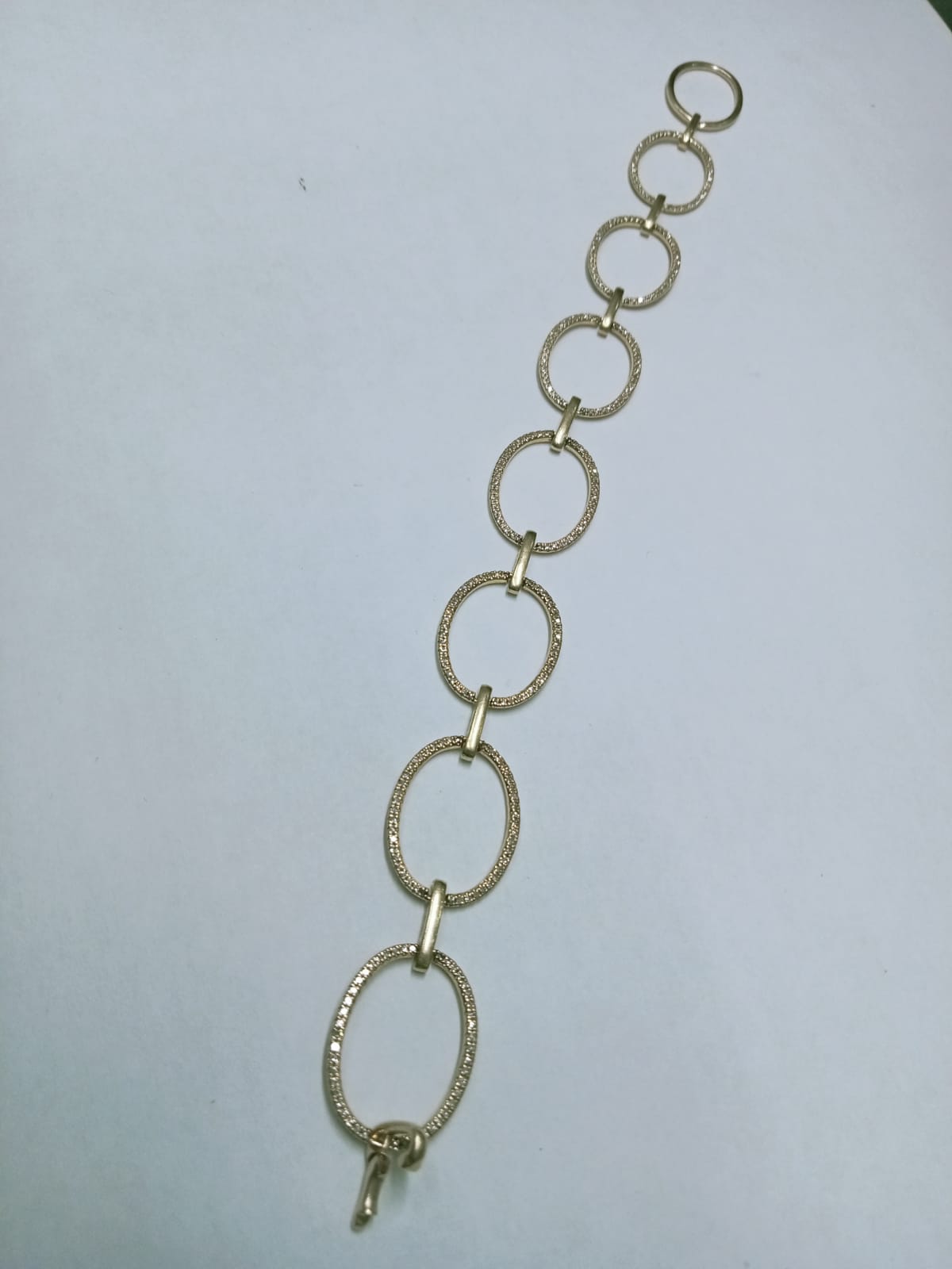 Pulsera de Oro 10k – Aros Entrelazados con Chispitas