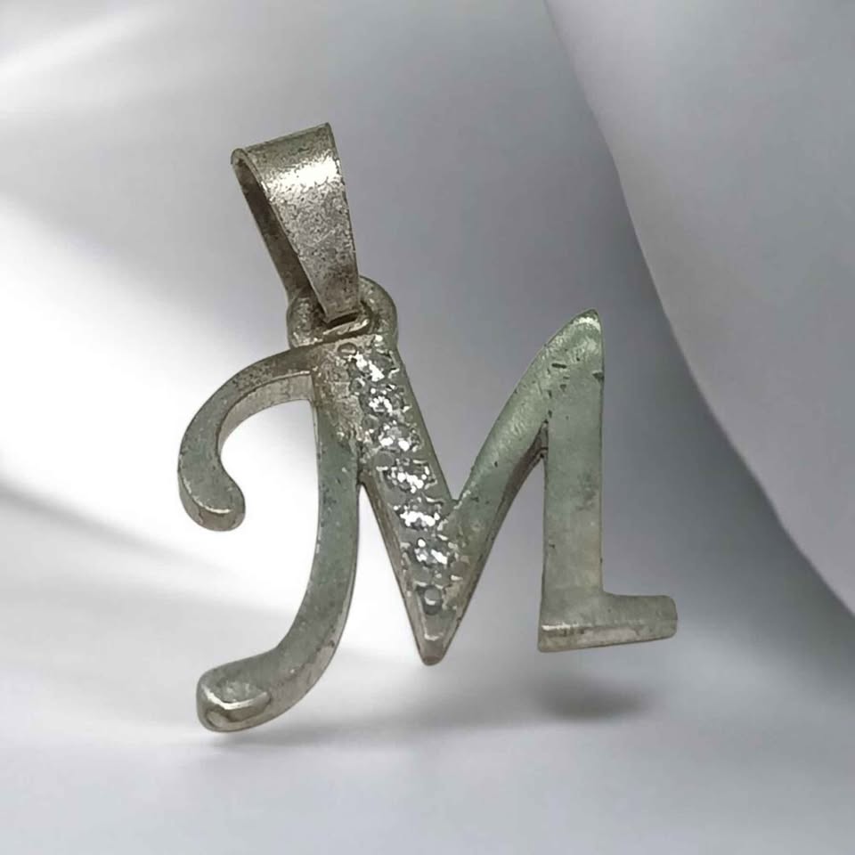 Plata Dije letra m .925 1.6g