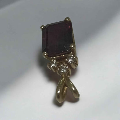 Oro Dije piedra roja 10k 1.8g
