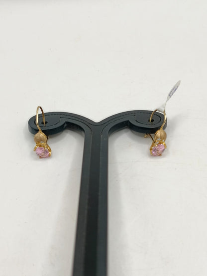 Aretes sintetico rosa ORO 10k peso 1.5gr, usado