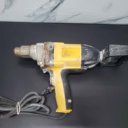 BATIDOR DEWALT MODELO DW130V-B3