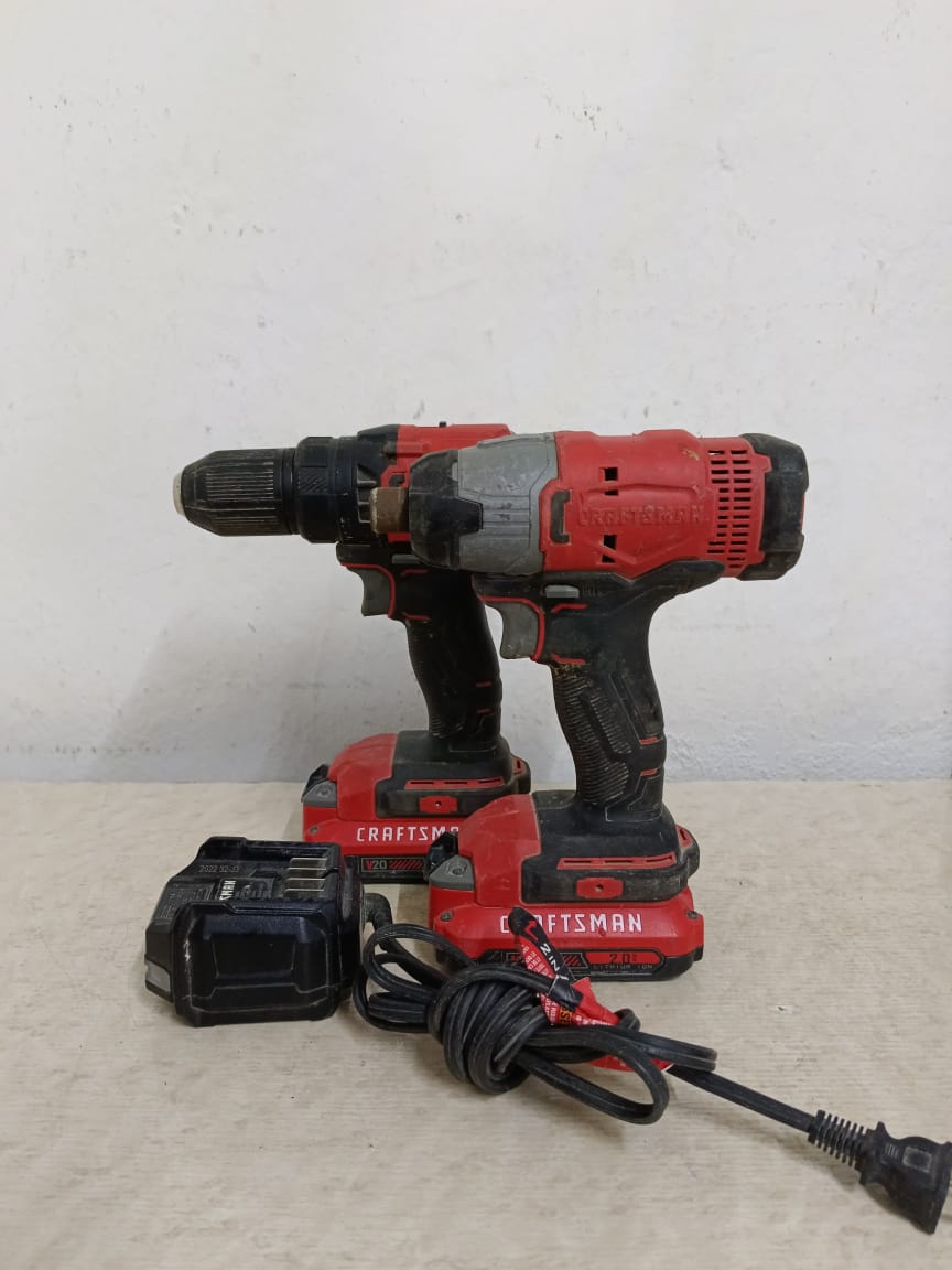 Kit de taladros CRAFTMAN con cargador, usado