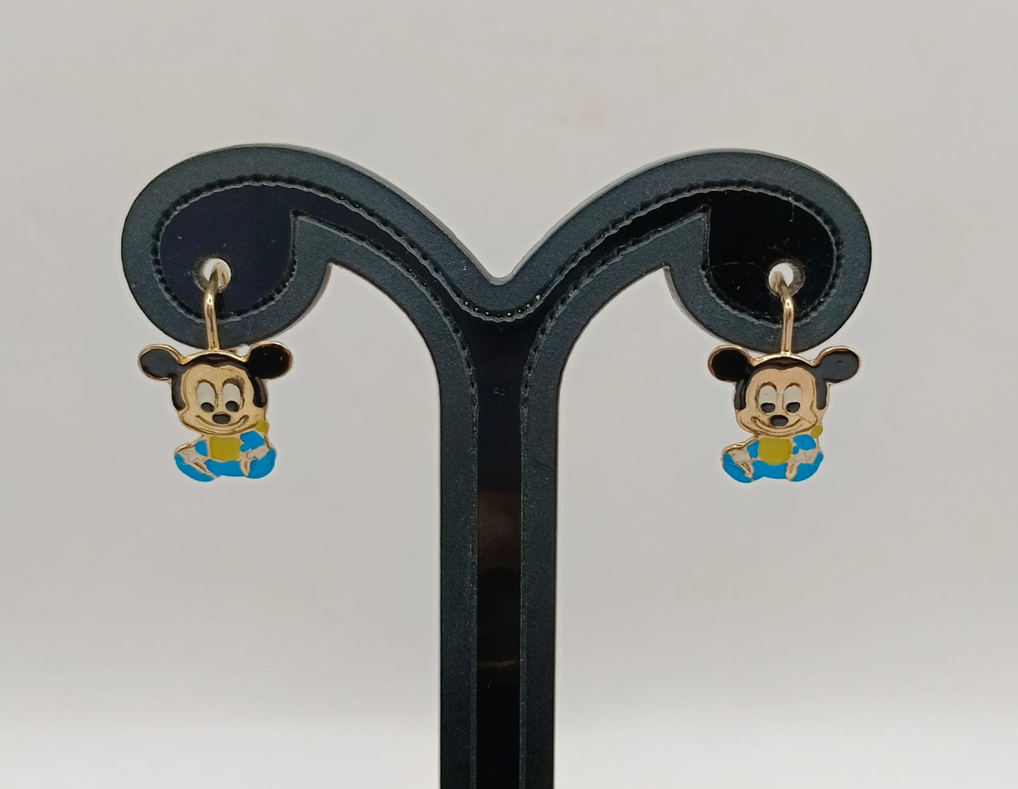 Aretes y anillo MIKI ORO 10k peso 3.2gr, usado