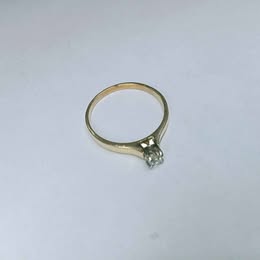 Anillo de oro solitario 10k talla7