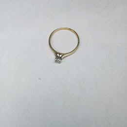 Anillo de oro solitario 10k talla7