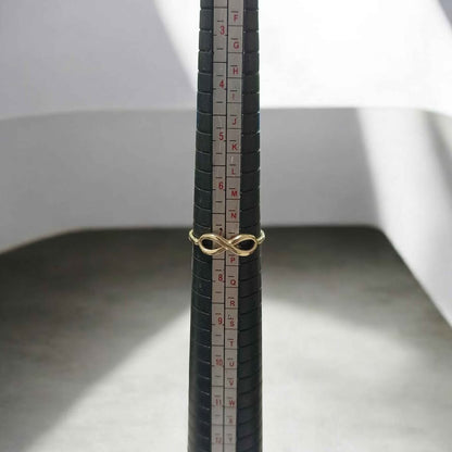 Oro anillo infinito 10k 1.1g