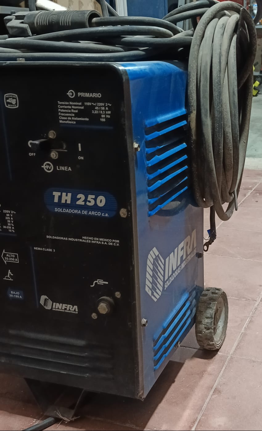 Soldadora inverter 110-220 IMFRA, usado