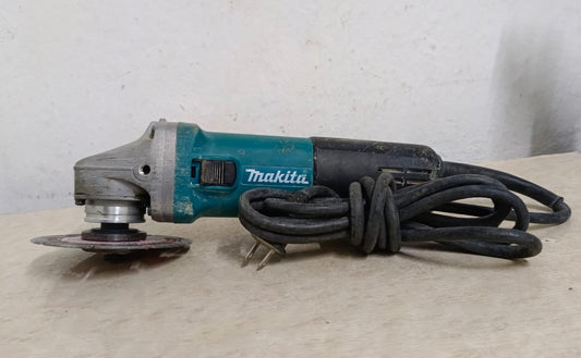 ESMERILADORA MAKITA