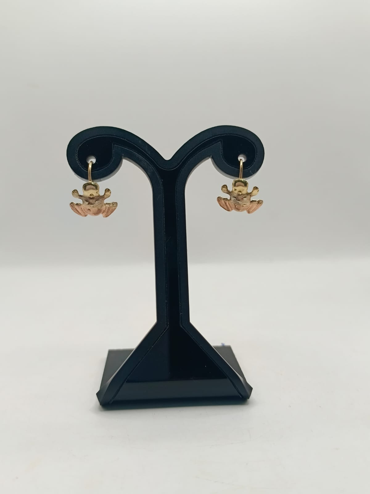 ARETES rana ORO 8k peso 1.2gr, usado