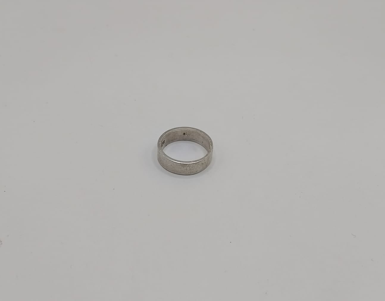 Argolla lisa PLATA 925 peso 3.6gr, usado