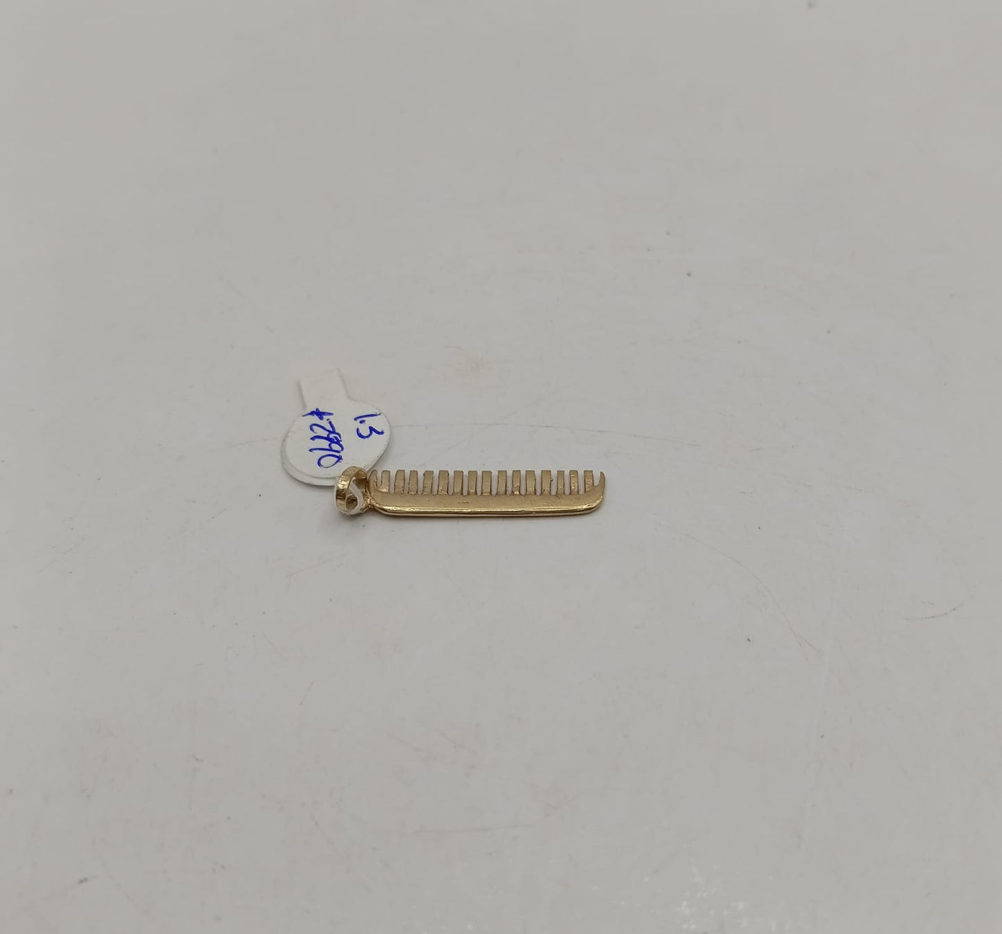 Dije de peine ORO 10k peso 1.3gr, usado