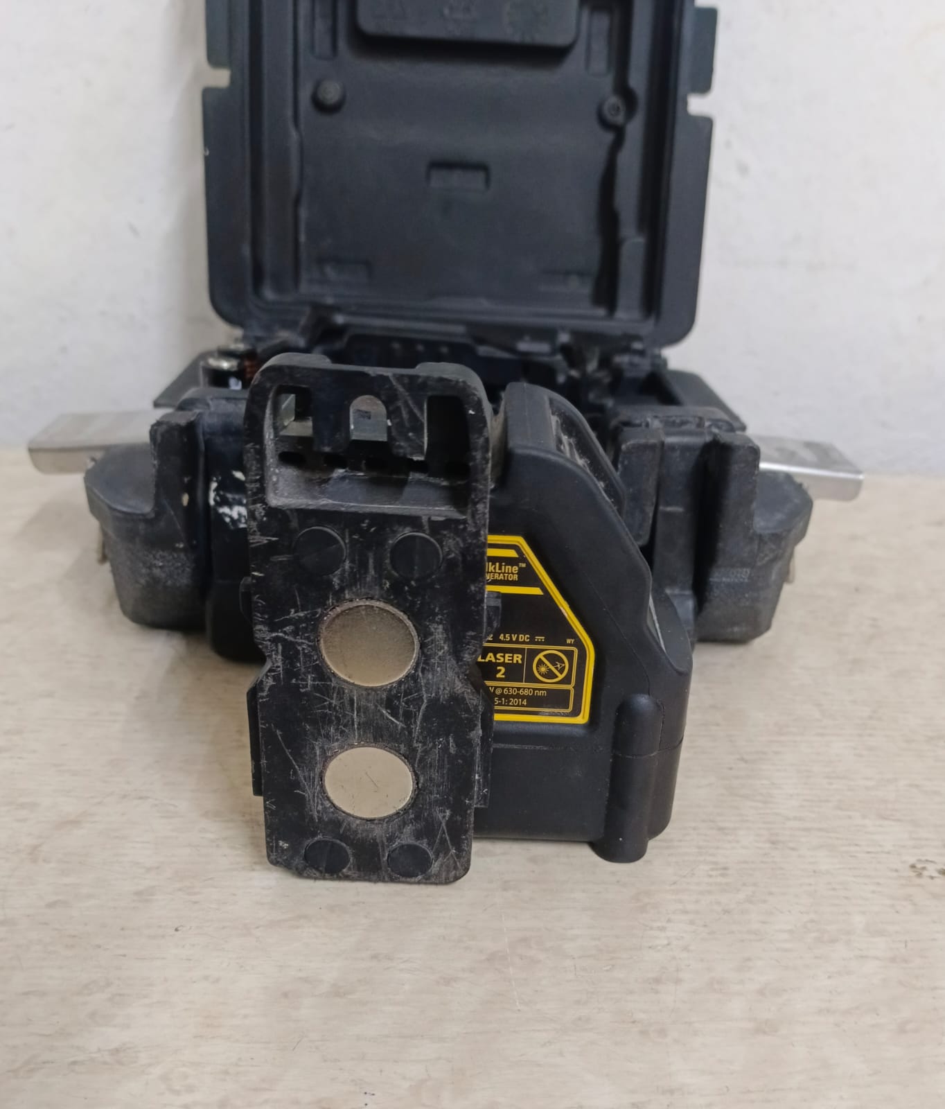 Nivel Laser rojo DEWALT DW088 en estuche, usado