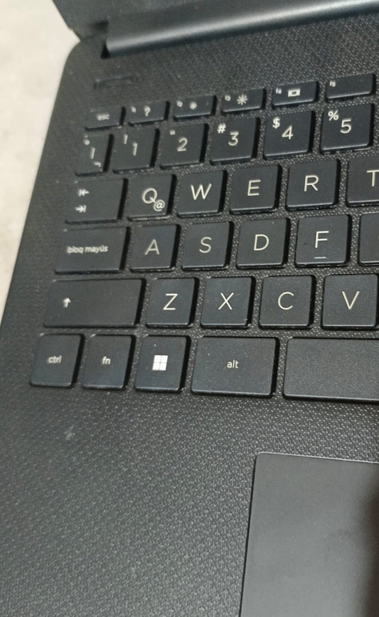 Laptop HP 240gb ssd 4ram intel inside, usado