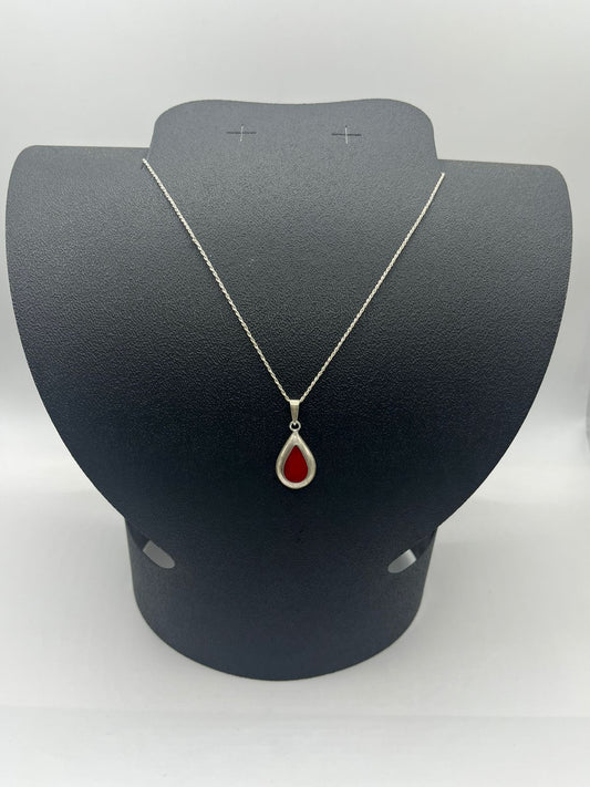 Cadena  tejido torzal y dije gota con sintetico rojo 3.4 grs 25 cm baño de plata