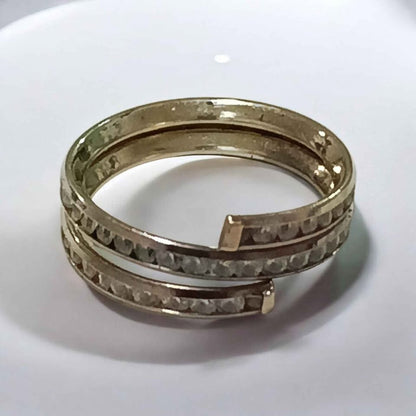 Oro anillo con piedritas 10k 1.8g